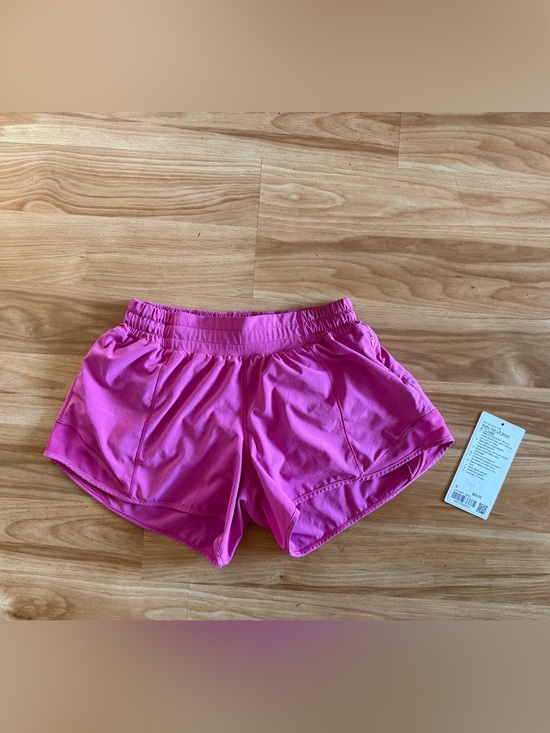lululemon athletica Pants - Ladies Lululemon Hotty Hot Low Rise Shorts - 4” Inseam - Sonic Pink - Sz 6